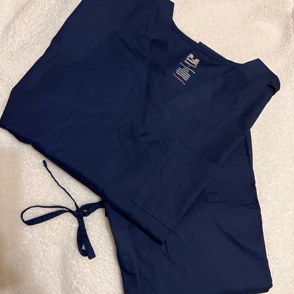 Medium Dagacci Scrub Set - Picture 3 of 3